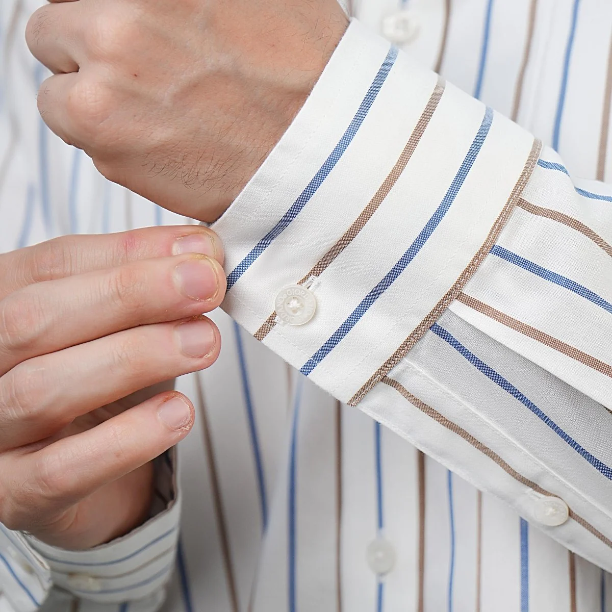 კაცის პერანგი